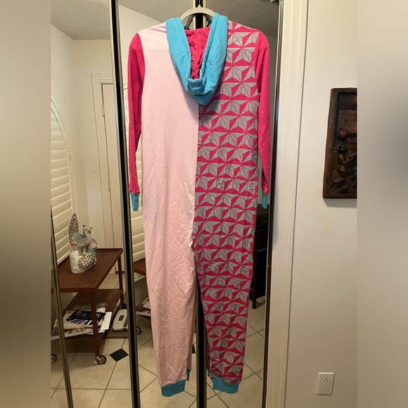 Disney Parks EPCOT Onesie Pajamas Size Small - Picture 2 of 4